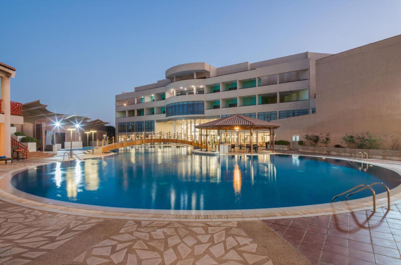 Alreem Village Hotel Jubail Bagian luar foto